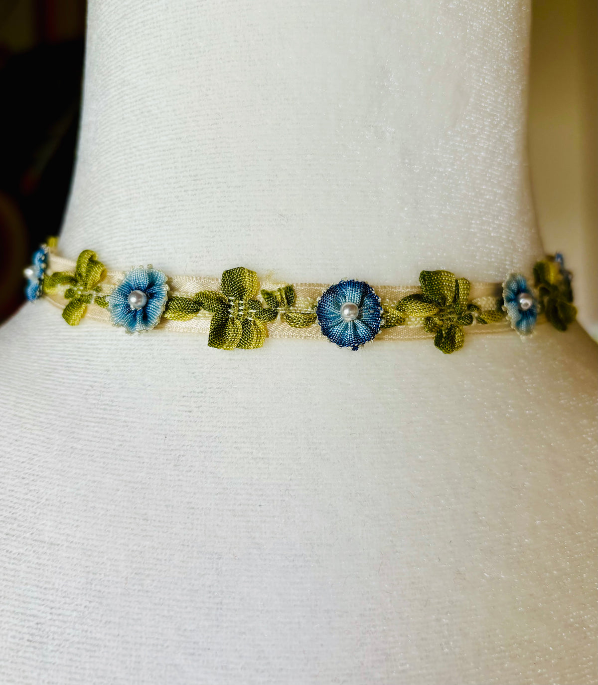 Annabelle Blue Flower Vine Choker