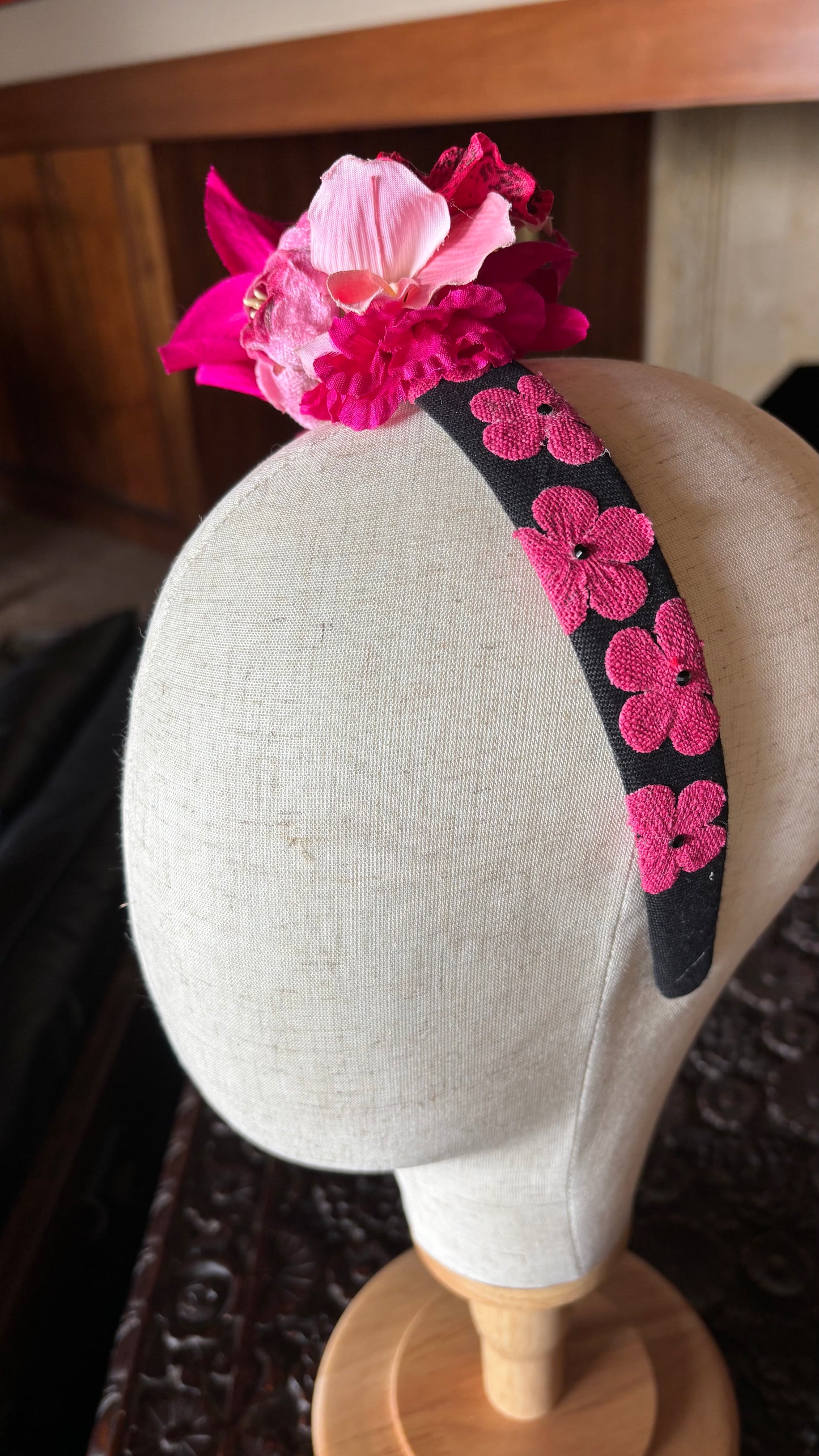 Karin's Garden "Hot Spot” Black & Fuchsia Linen 1” Comfort Fit Non Slip Headband. Limited Edition Only one available. Handmade in the USA.