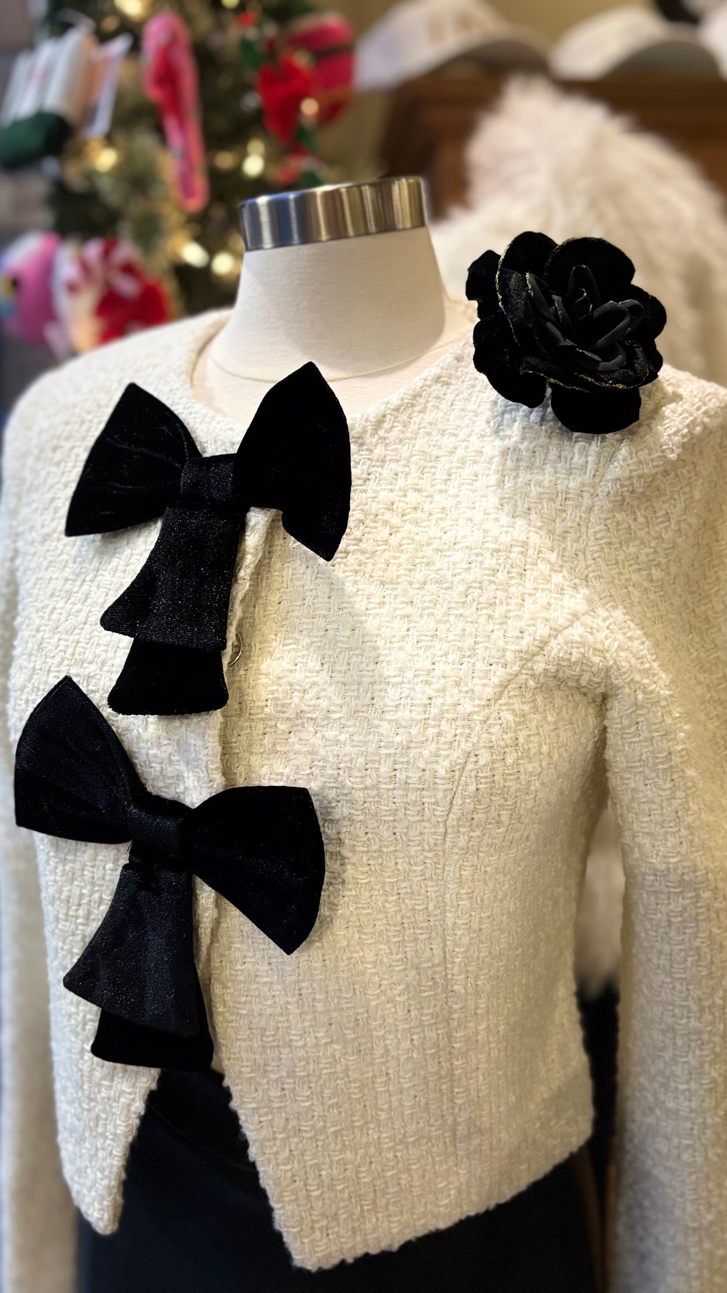 Karin's Garden 3" Mrs. Q. Glam Velvet Blend Black Metallic Edge Rose Pin Brooch Clip. Made in the USA.