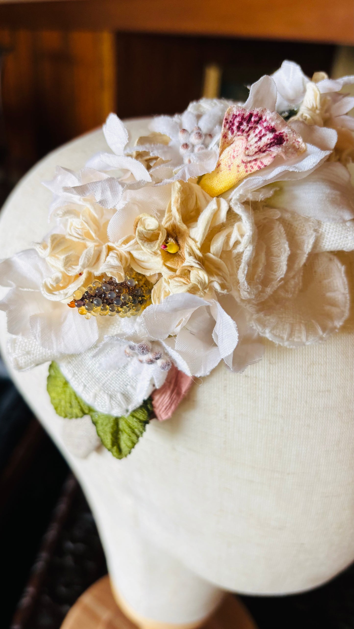 White Blooms Tan Linen Headband, 1" – One of a Kind