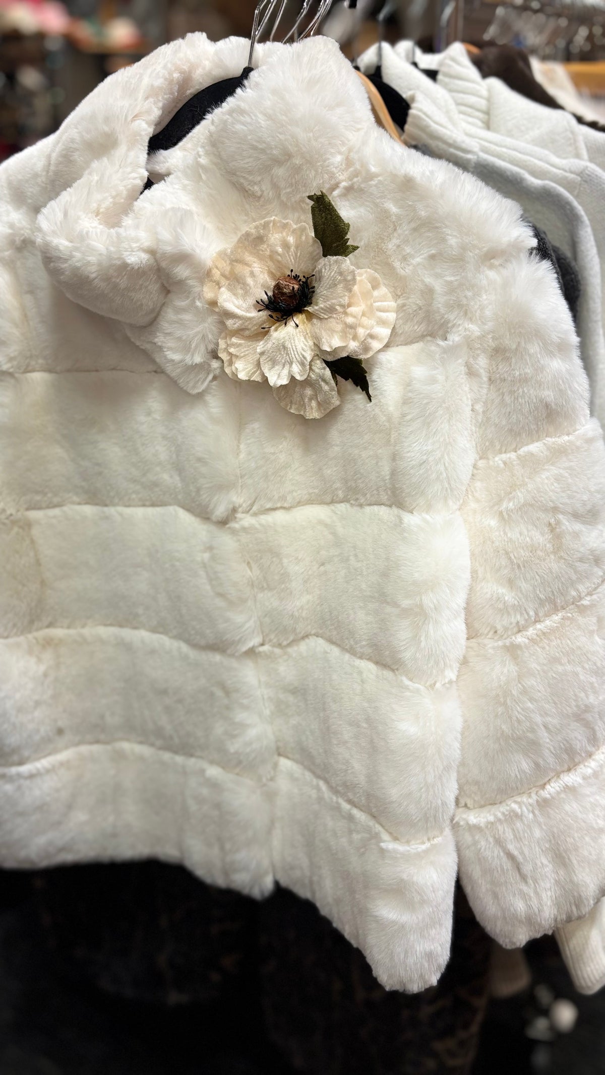 Hema Winter White Velvet Poppy Pin & Clip, 5"