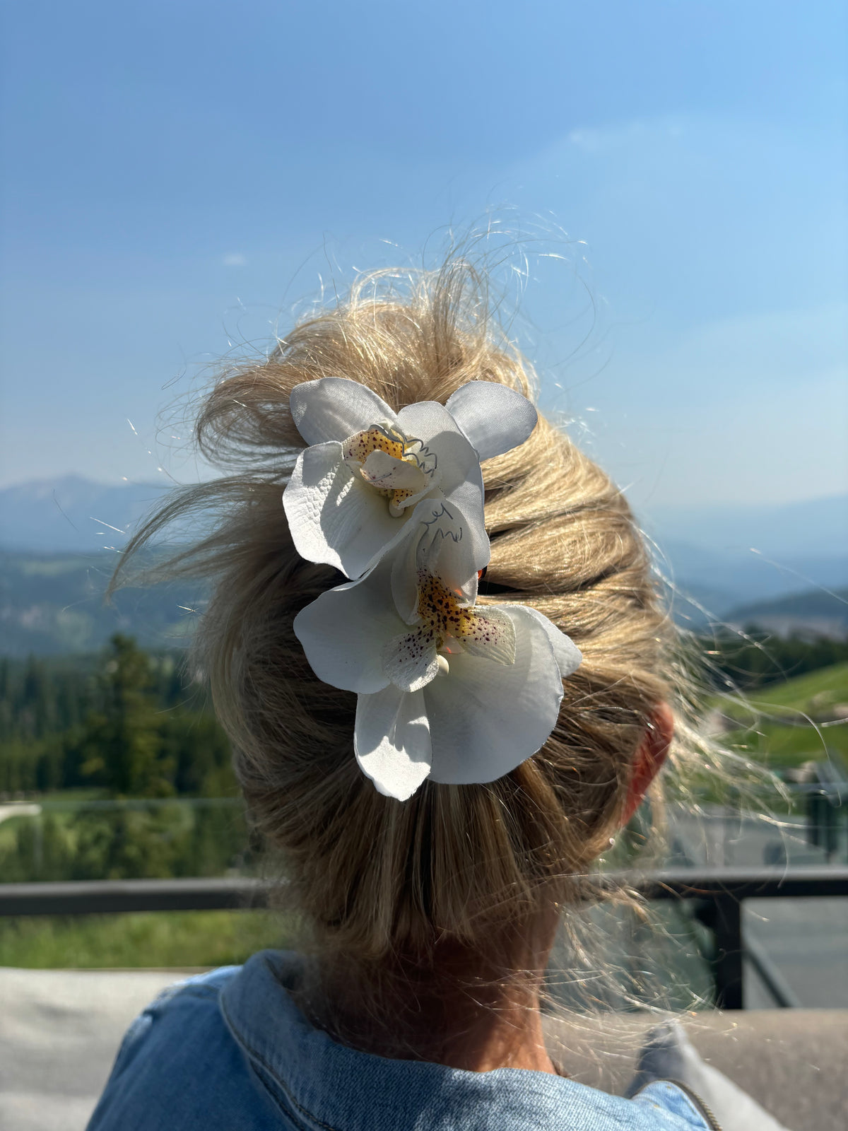 Stella White Orchid Claw Clip, 4" – Handmade