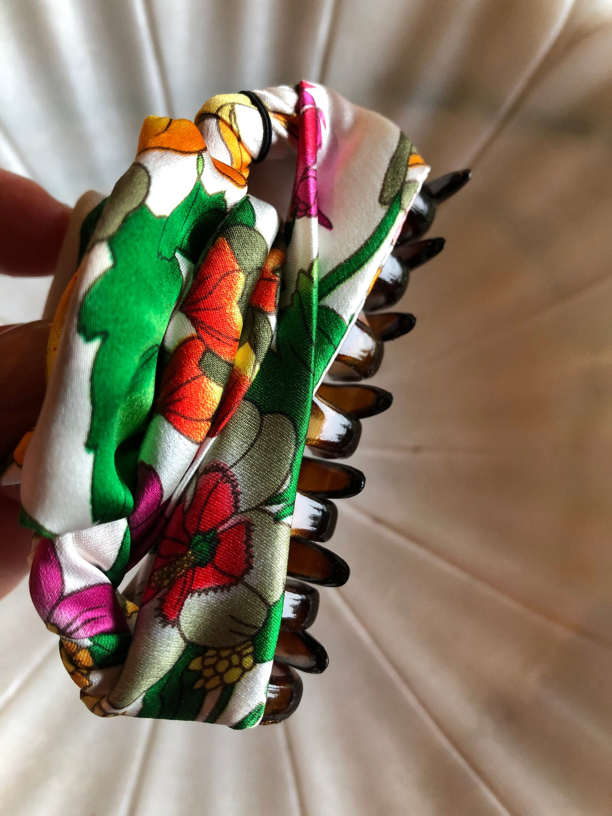 Le Jardin White Floral Silk Charmeuse Claw Clip, 4" – Handmade
