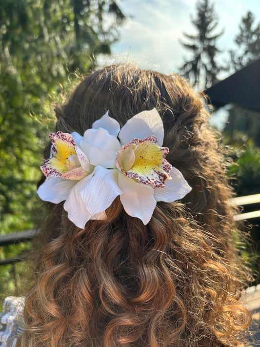 Karin's Garden Chloe Vanda Orchid in White - French Metal Hair Barrette - Lifelike Orchids - Bendable Petals
