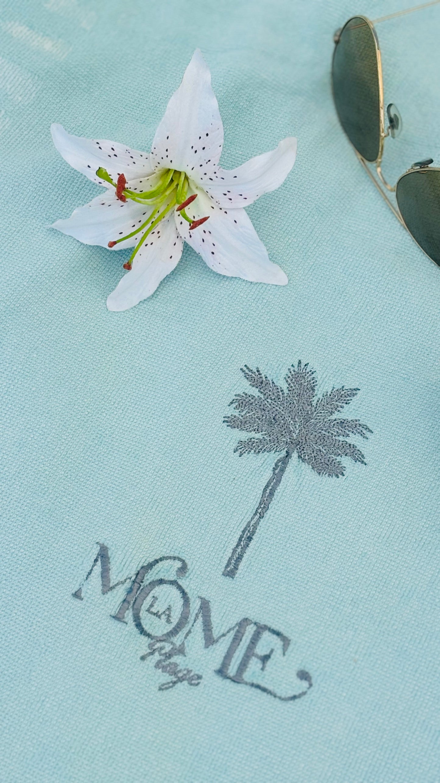 Karin's Garden Martha 3" White Life like Tiger Lily pinch clip.  Wear in your hair on your tropical vacation.  Clip to your sundress, wristlet, handbag or hat.  Life like & bendable petals.