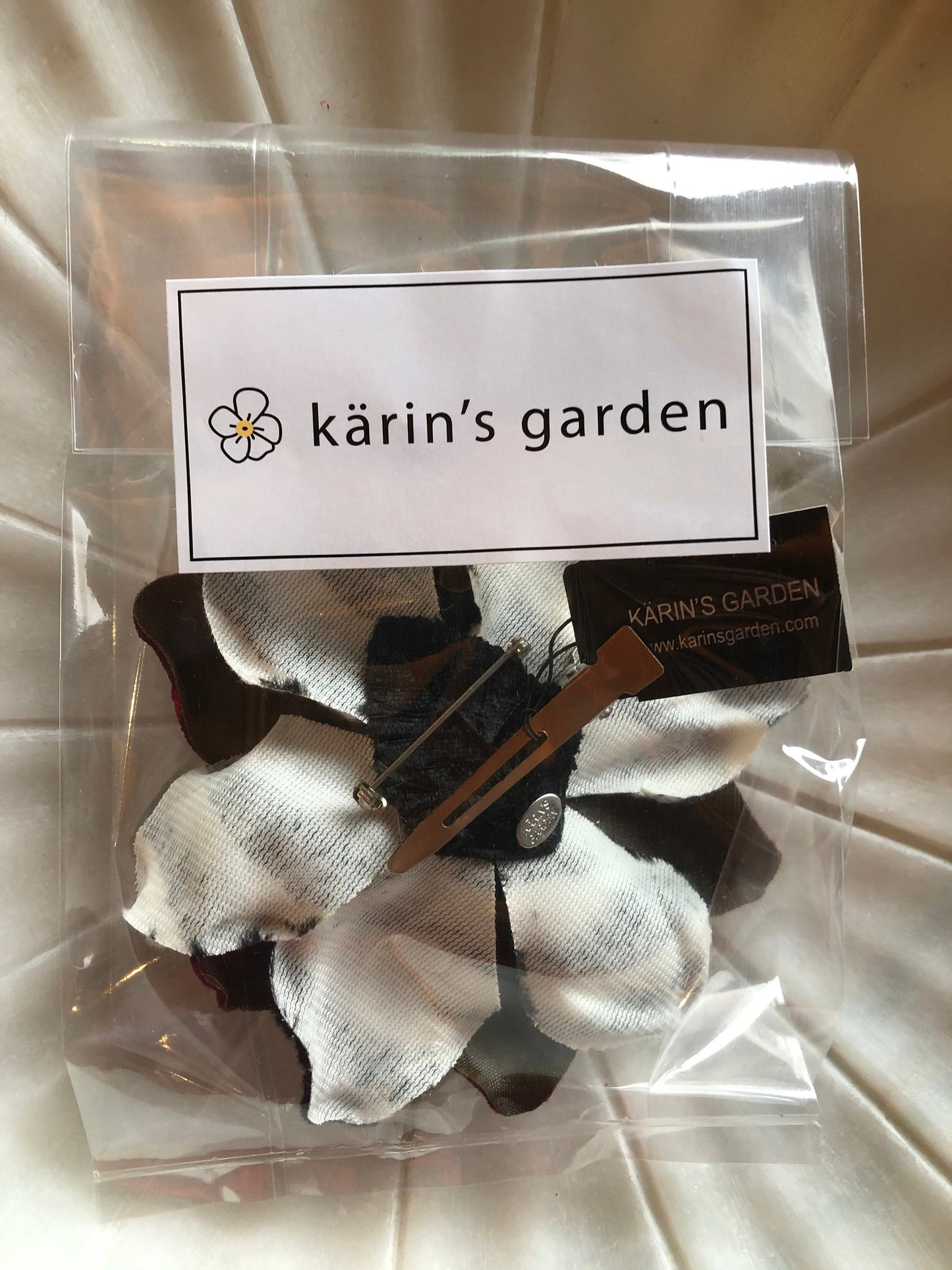 Karin's Garden 4 インチのベルベットとフェイクファーのフラワーピンまたは髪や襟にクリップ。ヒョウまたはゼブラからお選びいただけます。褒められる準備をしましょう。