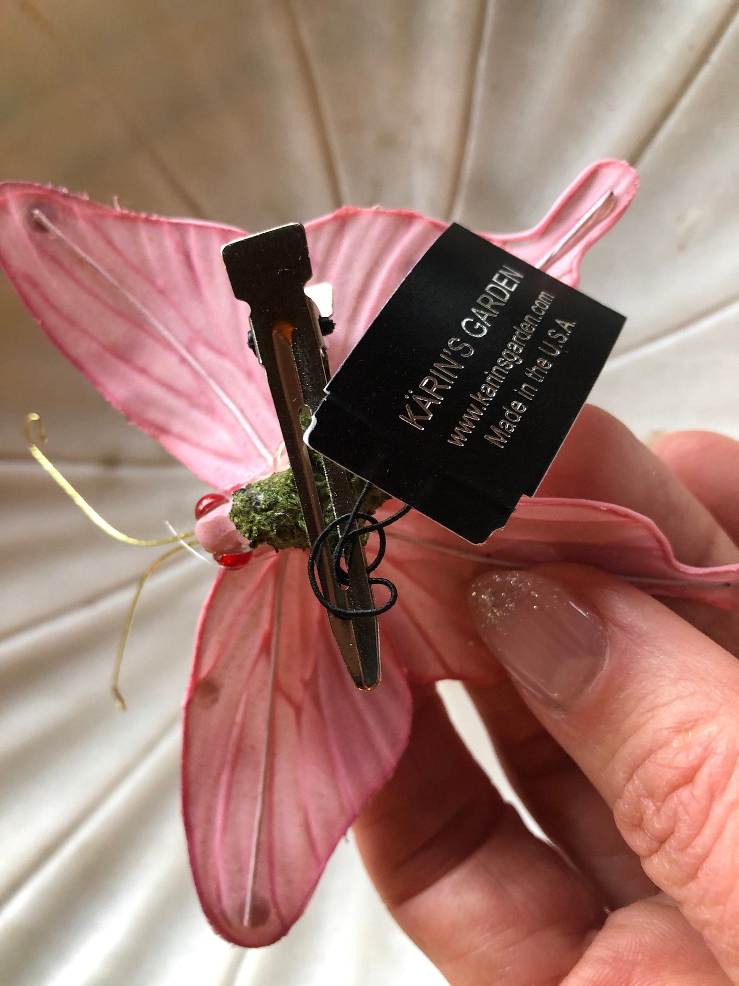 Karin's Garden Pince papillon noire de 7,6 cm. Pétales pliables. À porter dans vos cheveux ou à clipser sur un revers, un débardeur ou une robe. Accessoire pour cheveux