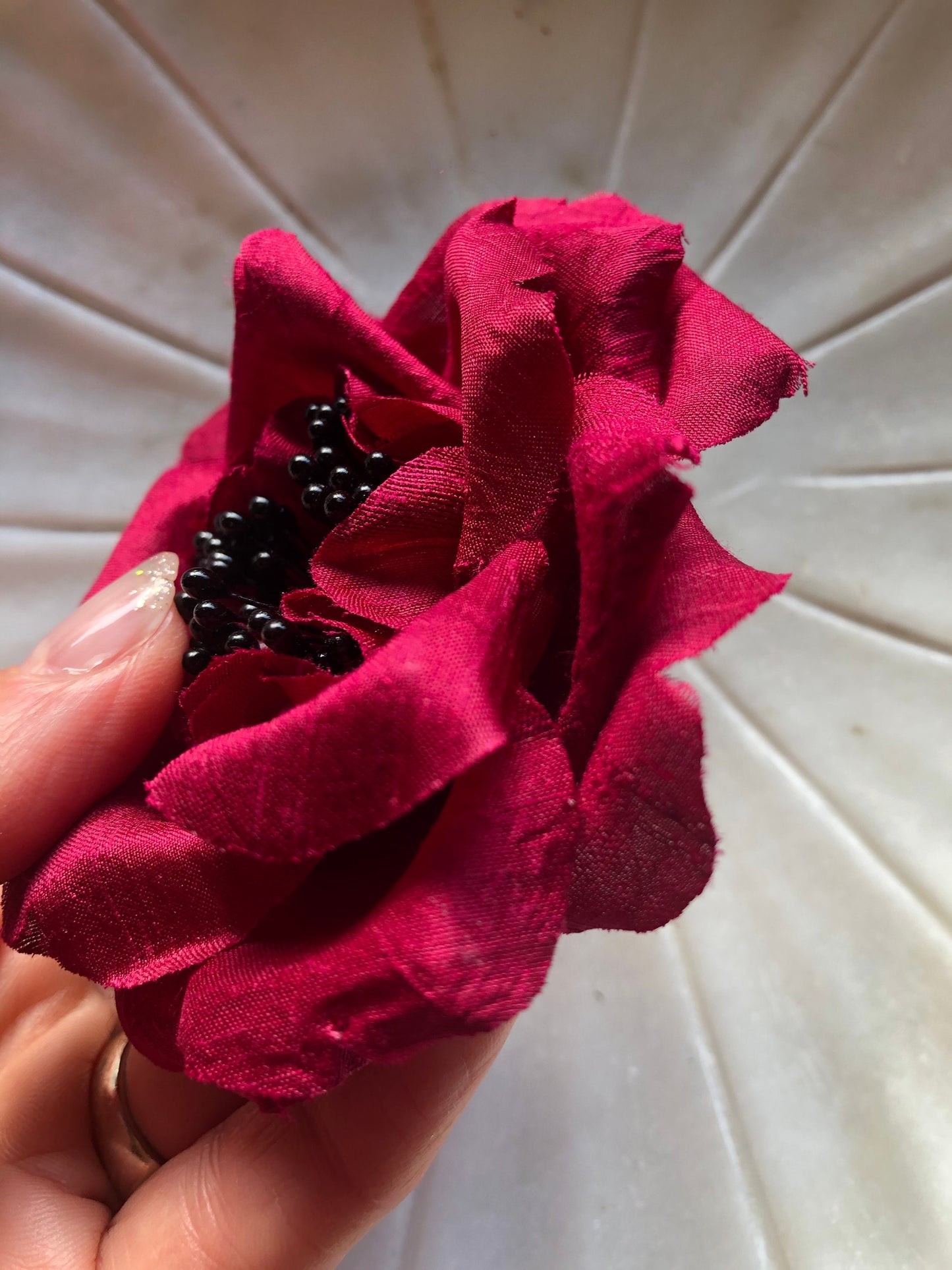 Karin's Garden 3" Dupioni Cabbage Rose Pin. Épinglez ou clipsez dans les cheveux ou le revers. Fabriqué aux États-Unis. Flower Pin Flower Hair Clip