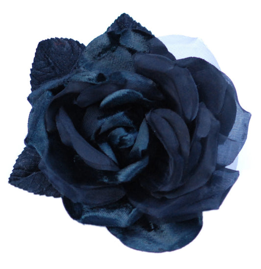 Karin's Garden 4" Black Silk Velvet Rose Pin. Accessoire de broche de fleur en tissu. Rose vintage pour le designer St John Knits Carrie Bradshaw