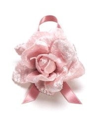 Karin's Garden Broche rose en velours de 2 1/2 po pour la sensibilisation au cancer du sein, faite à la main aux États-Unis